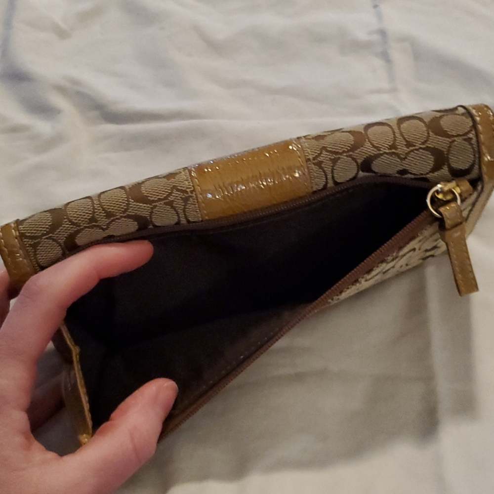 Coach Wallet - Picture 4 of 4